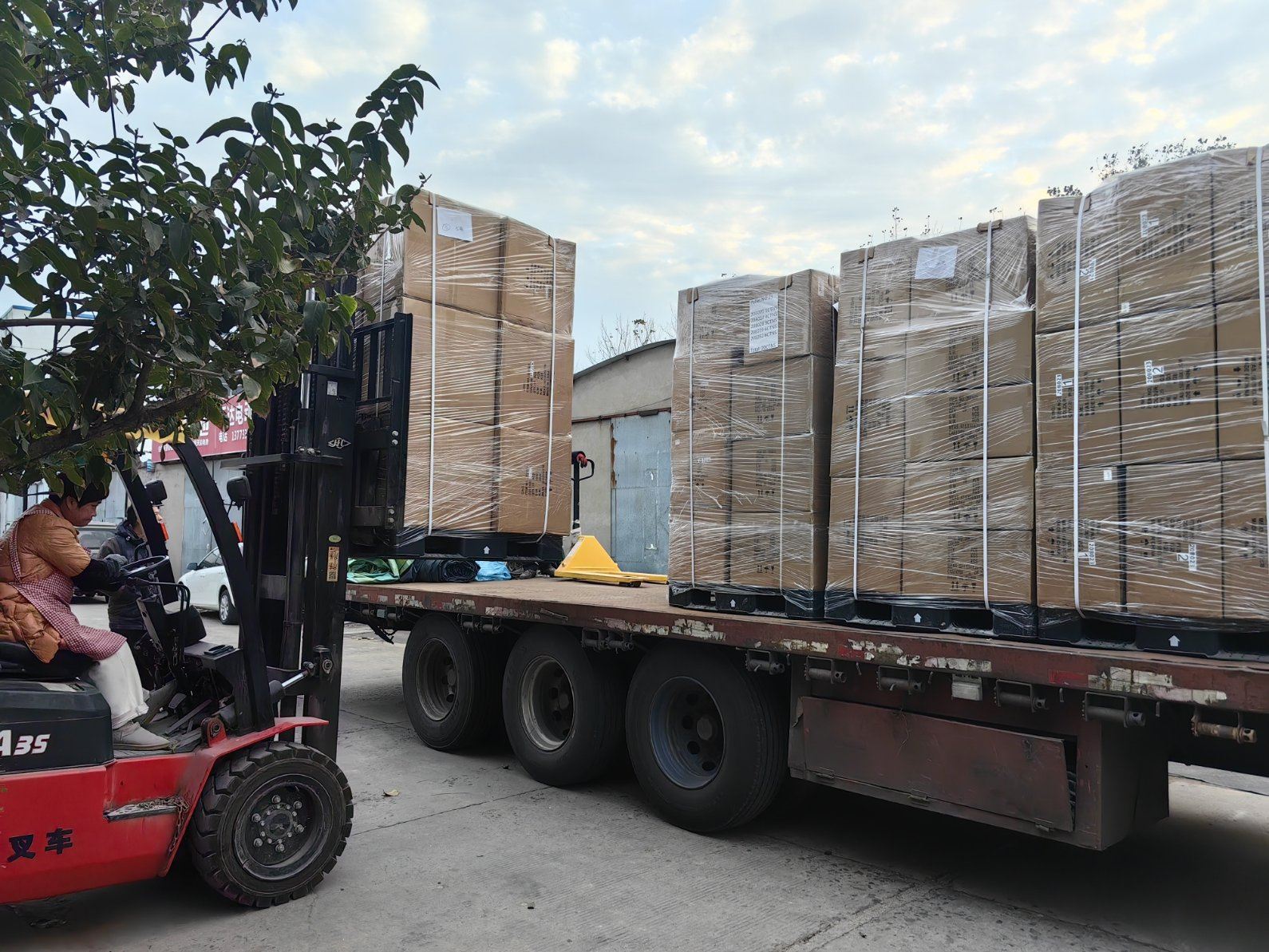 Peak Season Logistics: Booking Space Before Q4 - glass pipe product photo