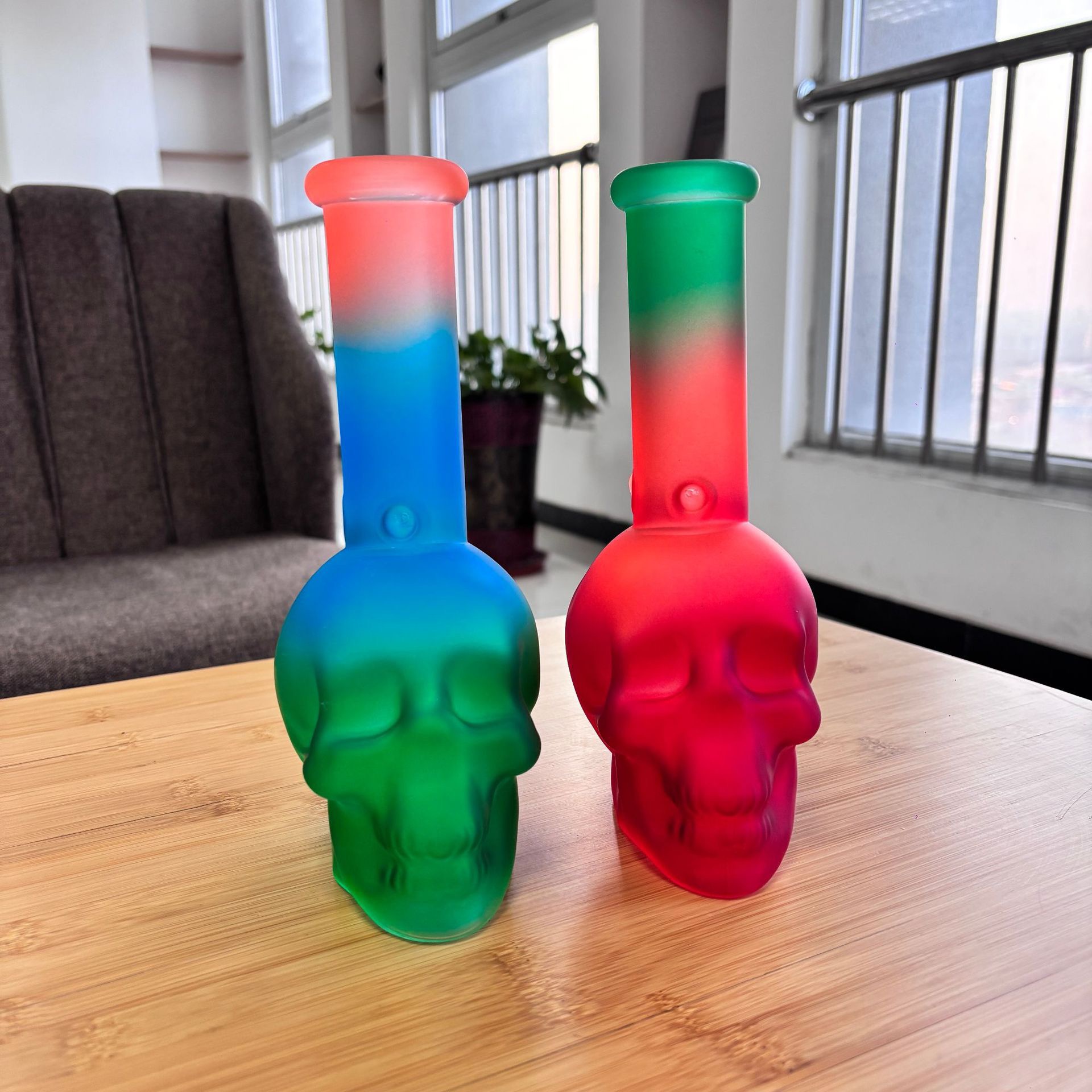 Wholesale glass water pipes produced under exclusive mold agreements